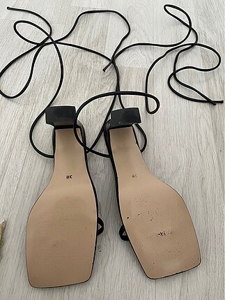 38 Beden siyah Renk Emoyra topuklu bağlamalı sandalet