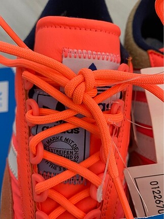 38 Beden Adidas yeni sezon neon ayakkabı
