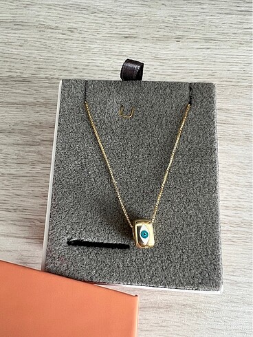 swarovski Altın renkli kolye