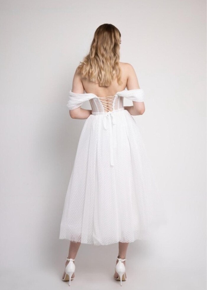 Kadın beyaz puantiyeli midi boy abiye - Görsel 3