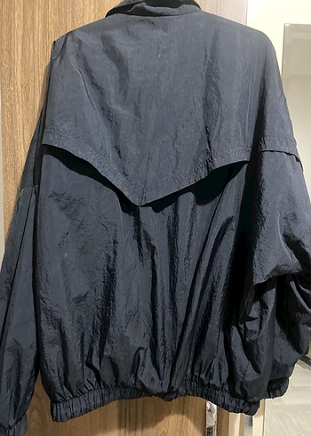 Nike Siyah Rahat Kesim Rüzgarlık - Görsel 3