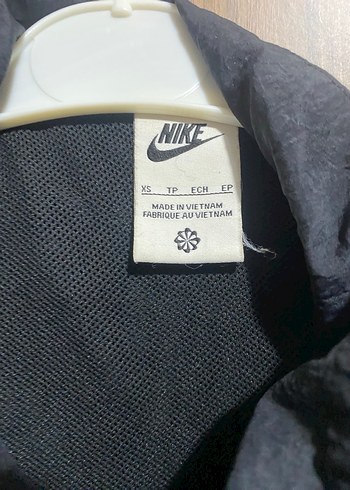 Nike Siyah Rahat Kesim Rüzgarlık - Görsel 2