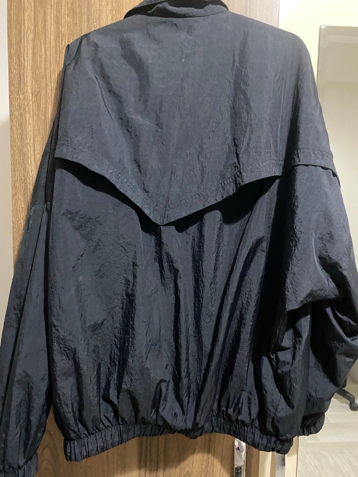 Nike Siyah Rahat Kesim Rüzgarlık - Görsel 3