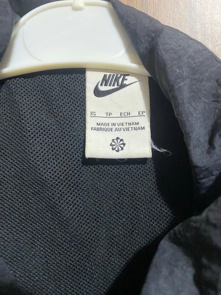 Nike Siyah Rahat Kesim Rüzgarlık - Görsel 2