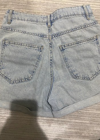 Düğmeli açık mavi Kadın Mini Denim Şort - Görsel 2