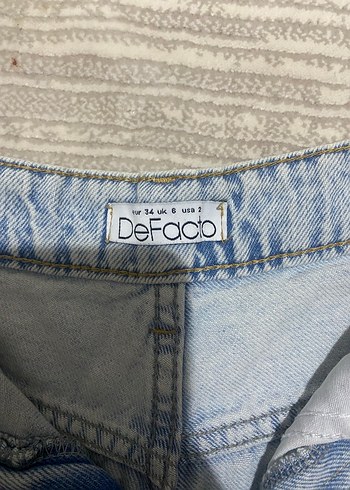Düğmeli açık mavi Kadın Mini Denim Şort - Görsel 3