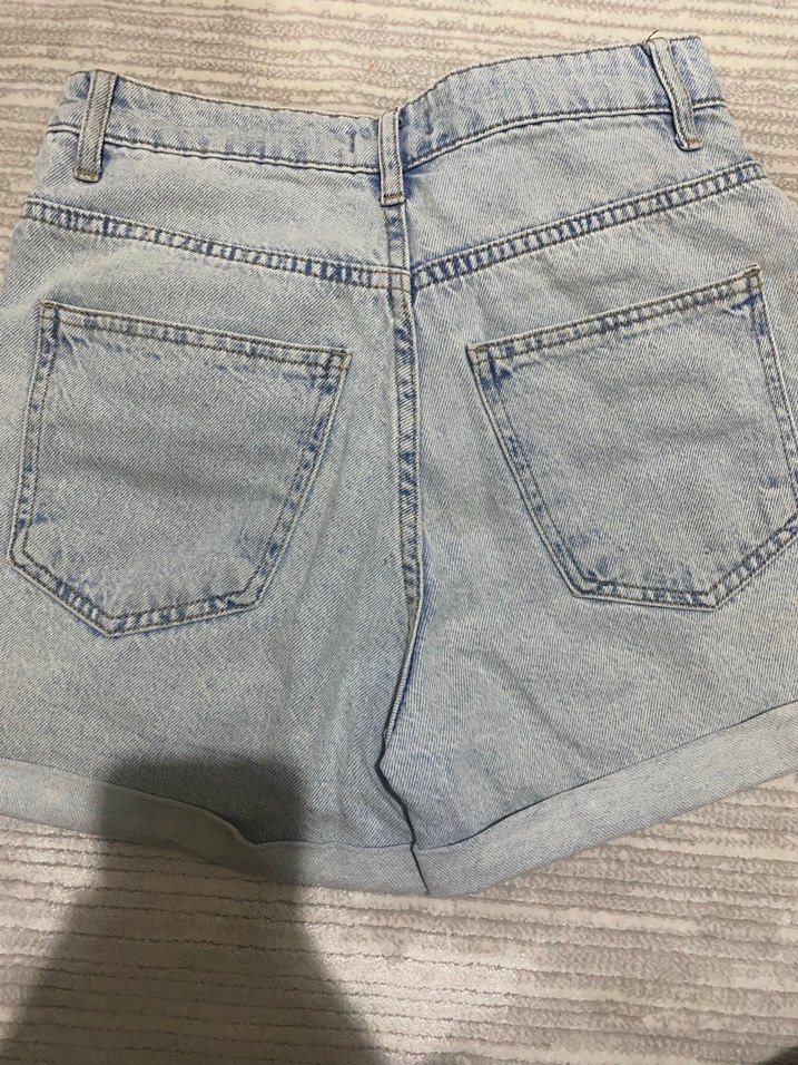 Düğmeli açık mavi Kadın Mini Denim Şort - Görsel 2