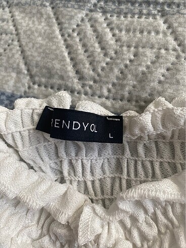 Trendyol & Milla Esnek kumaş bluz