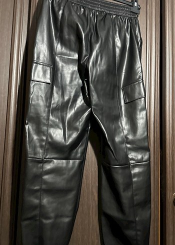 Kadın Bershka  Deri  siyah Beli Lastikli  Rahat Kesim Pantolon - Görsel 3