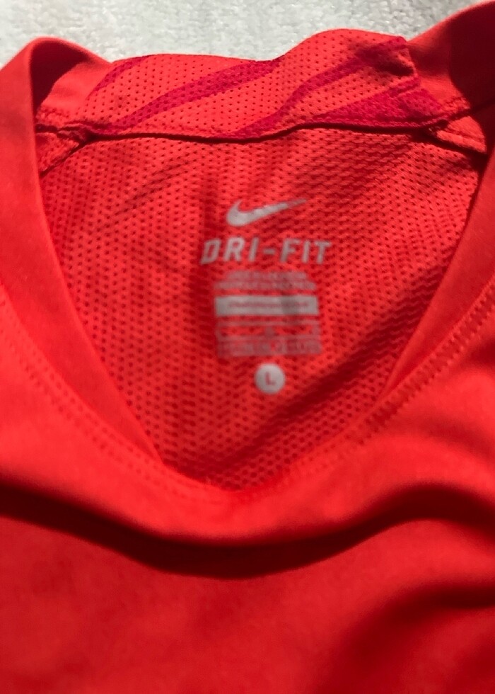 Yepyeni nike tsirt - Görsel 2