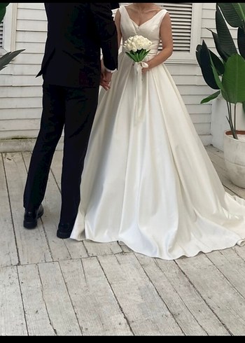 V Yakalı A Kesim Beyaz Gelinlik - Görsel 4