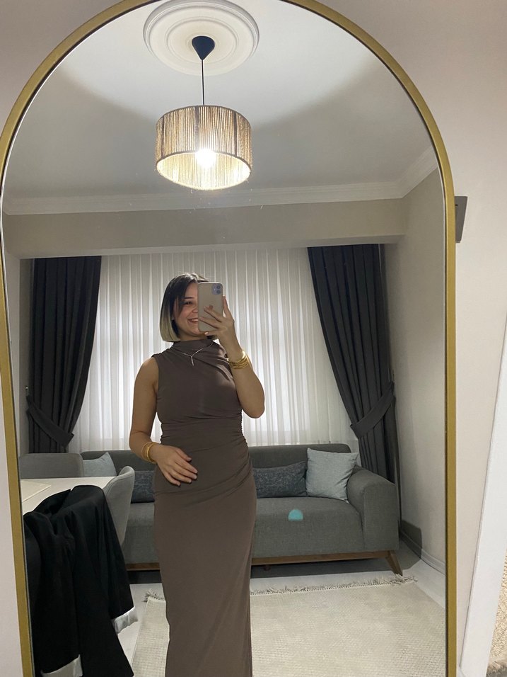 Bej Yüksek Yakalı Drapeli Uzun Elbise - Görsel 3