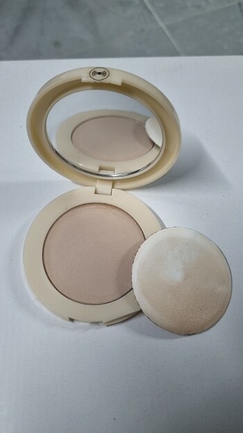 Beden Maybelline Affinitone Pudra