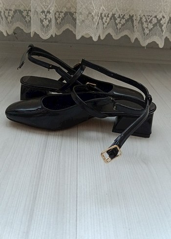 38 Beden Klasik Siyah Rugan Stiletto Topuklu Kadın Babet
