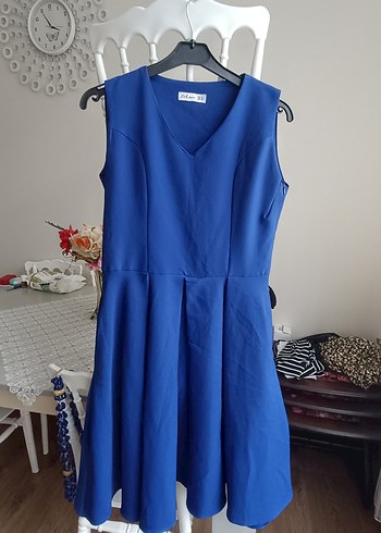 Mavi V Yakalı Piliseli Midi Elbise - Görsel 5