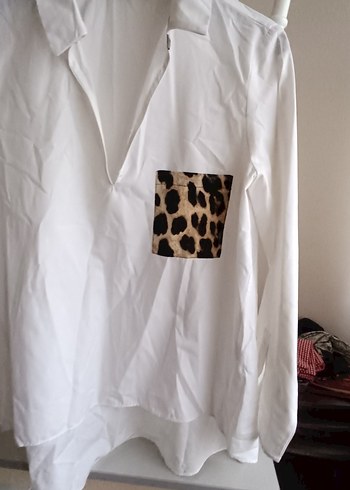 Leopar Cepli Beyaz Kadın Gömlek - Görsel 3