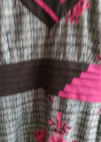 Pembe Çiçek Desenli V Yaka Midi Elbise - Görsel 6