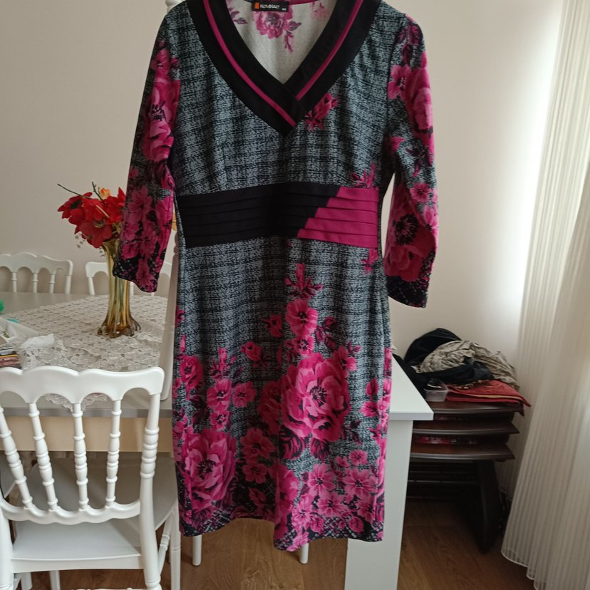 Pembe Çiçek Desenli V Yaka Midi Elbise - Görsel 2