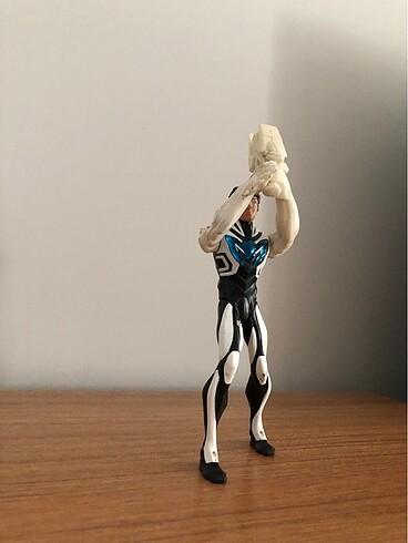 Beden Renk Max steel figürü