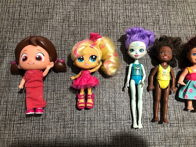 Barbie Karışık oyuncak bebekler
