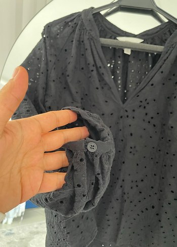 Siyah V Yaka Uzun Kollu Nakışlı Bluz - Görsel 2