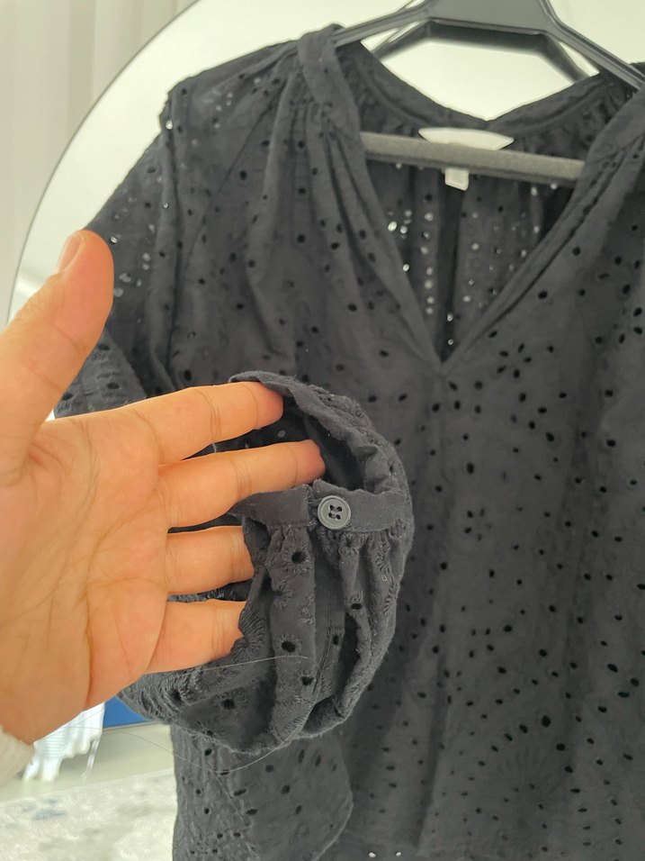 Siyah V Yaka Uzun Kollu Nakışlı Bluz - Görsel 2