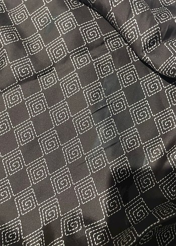 Kemer Detaylı Klasik Kadın İpek Fular - Görsel 3