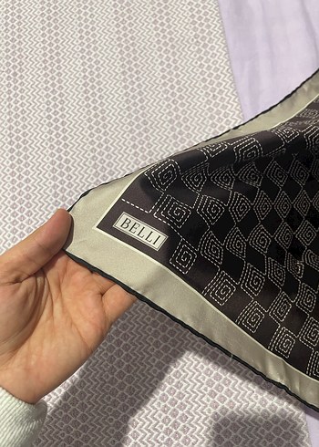 Kemer Detaylı Klasik Kadın İpek Fular - Görsel 5