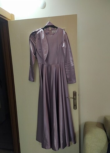 Suud Collection Leylak lila tonunda saten elbise