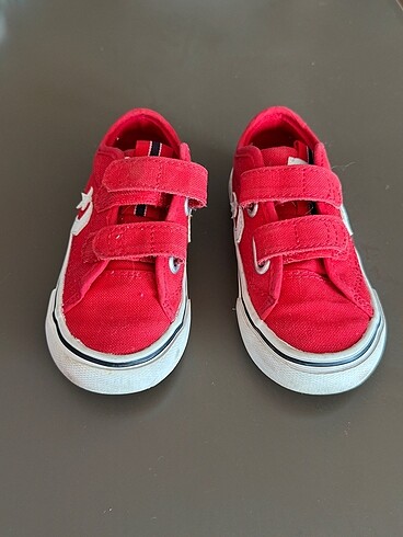 Converse sneaker