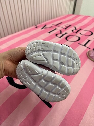 22 Beden pembe Renk Nike orijinal sayılı giyildi temiz deformemiz