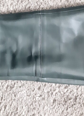 32 Beden yeşil Renk ZARA DERI PANTOLON LİKRALI