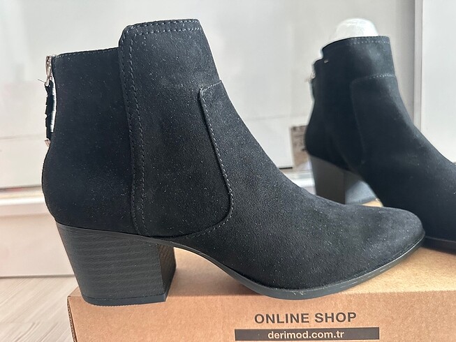 37 Beden siyah Renk BERSHKA KOVBOY MODEL ETİKETLİ SIFIR AYAKKABI
