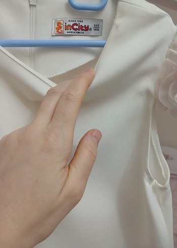 Çiçek Detaylı Beyaz Kız Elbisesi ve simli ayakkabi - Görsel 3