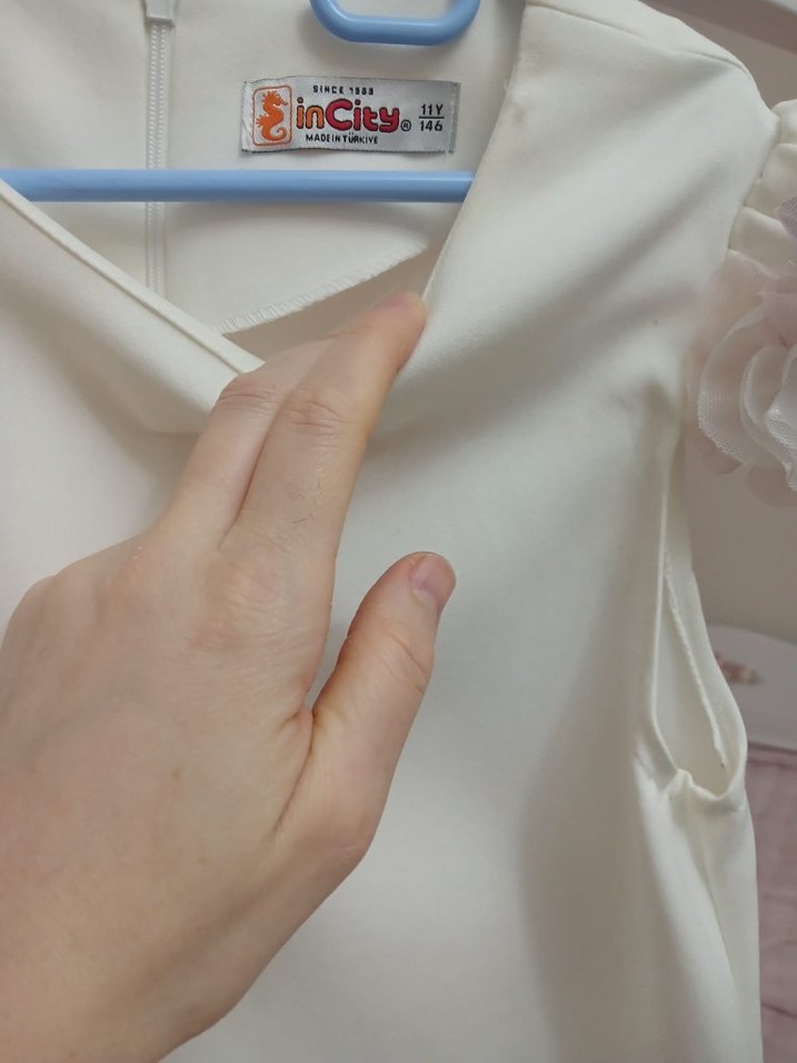 Çiçek Detaylı Beyaz Kız Elbisesi ve simli ayakkabi - Görsel 3