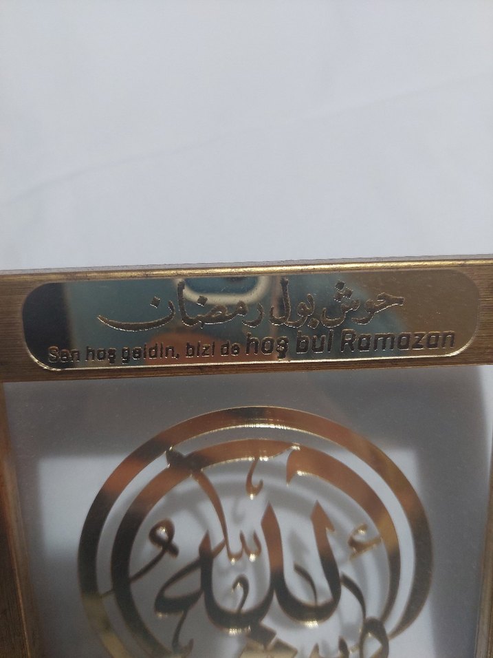 Parlak Altın Renkli Hat Sanatı Tablosu - Görsel 3