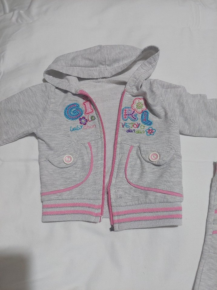 Kız Bebek Gri Nakışlı Fermuarlı Takım - Görsel 2