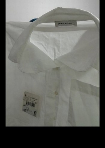 Beyaz düğmeli kadın gömleği - Görsel 3