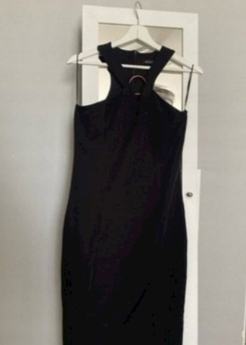 Siyah yüksek yakalı elbise - Görsel 4