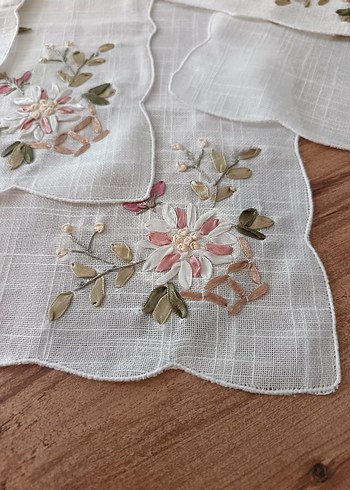 Beden beyaz Renk Nakışlı Vintage Beyaz Masa Örtüsü