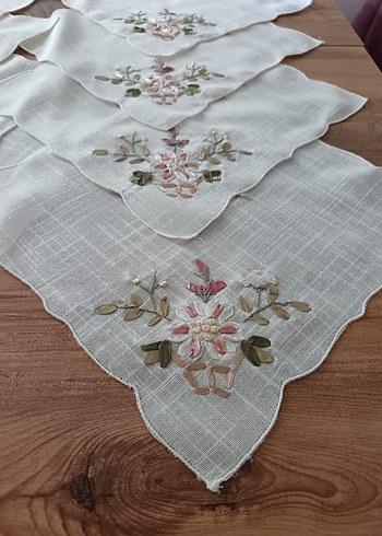 Beden Nakışlı Vintage Beyaz Masa Örtüsü