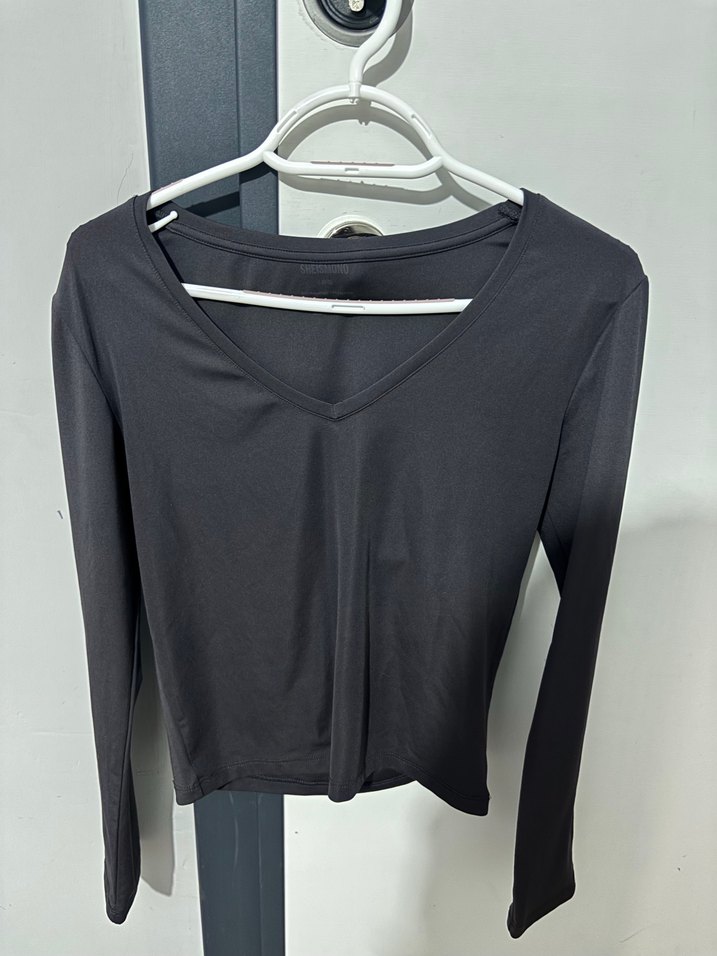 Kırmızı elbise ve antrasit bluz - Görsel 2