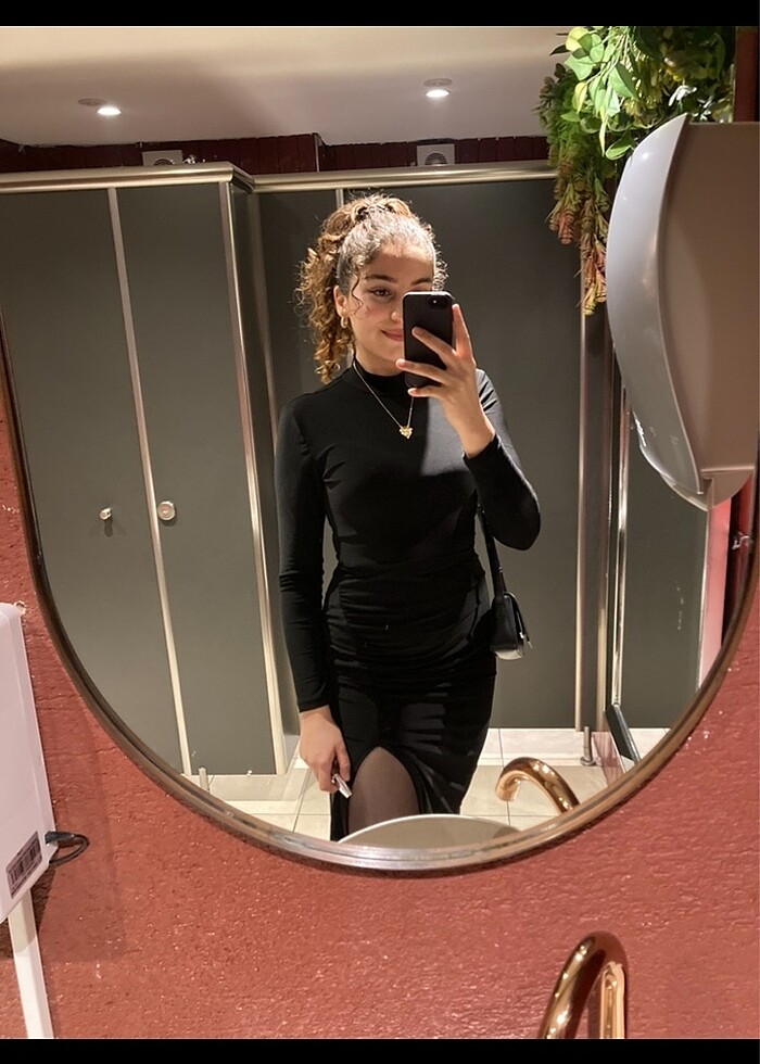 Trendyolmilla siyah yırtmaçlı büzgülü elbise - Görsel 2