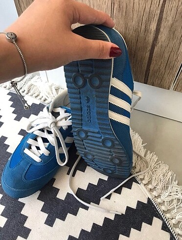 Adidas spor ayakkabısı