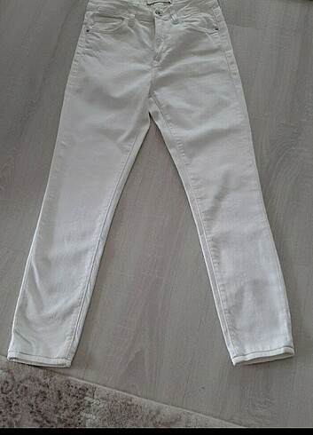 Beyaz mavi jeans pantolon