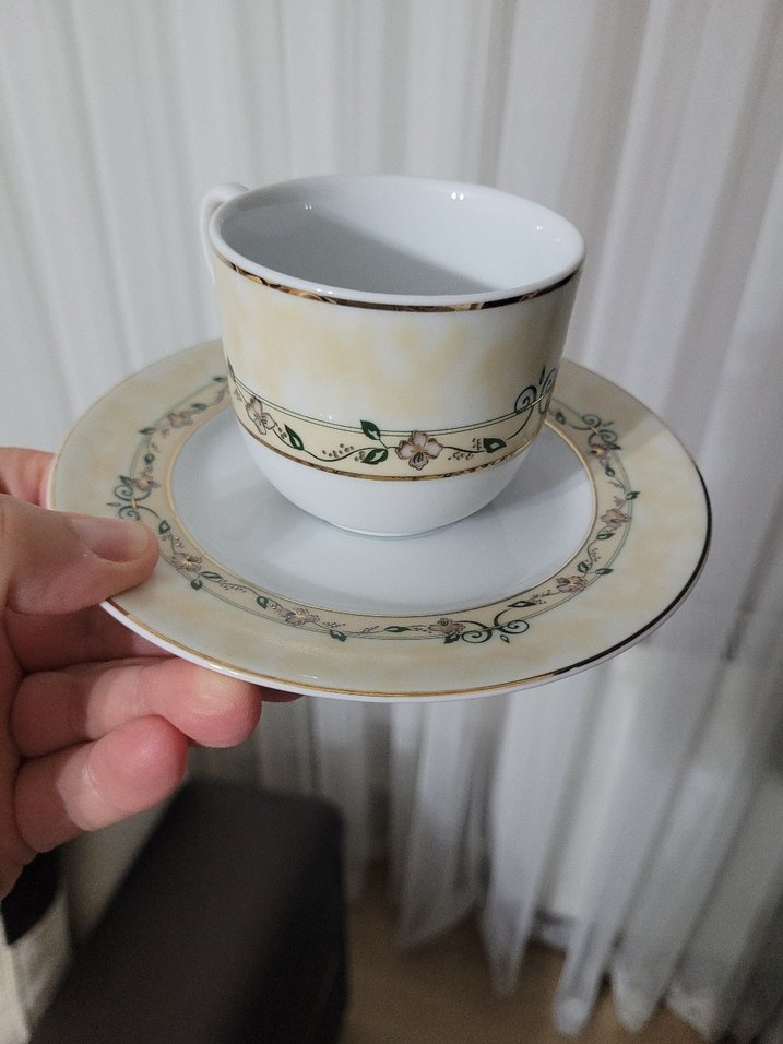 Pastel Desenli Beyaz Porselen Fincan ve Tabağı 
Çay fincani - Görsel 2