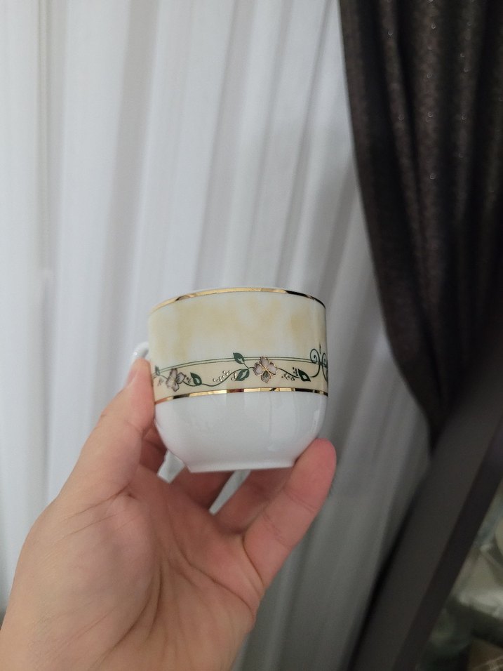 Pastel Desenli Beyaz Porselen Fincan ve Tabağı 
Çay fincani - Görsel 3