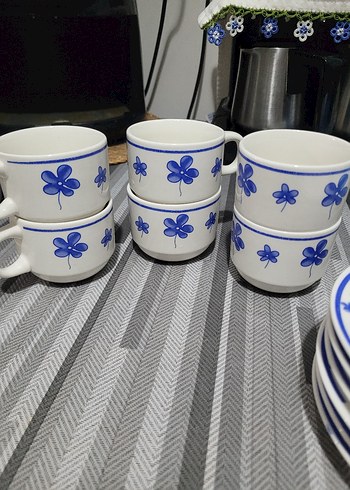 Mavi Yonca Desenli Porselen Fincan ve Tabak Seti - Görsel 2