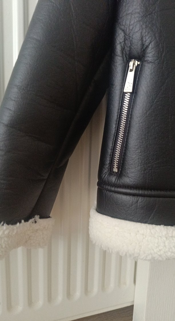 Beyaz Kürklü Siyah Deri Biker Ceket - Görsel 3