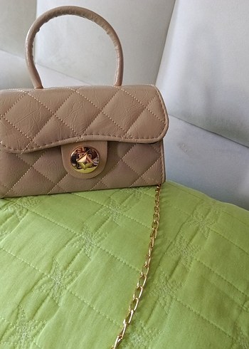 Bej Deri Zincir Detaylı Kadın Çanta